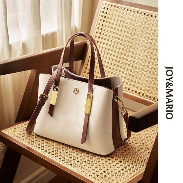 I am Chinese and I work in clothing in Guangzhou. I have my own factory and specialize in men's, women's, and children's clothing. Welcome to cooperate#服装批发