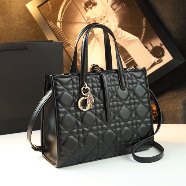 Best-selling leather handbags, wholesale, top-grain leather, multiple trendy designs, durable, global shipping